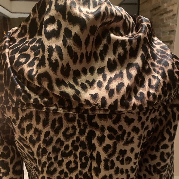 Stunning Leopard Trench lightweight Coat. - Picture 4 of 11